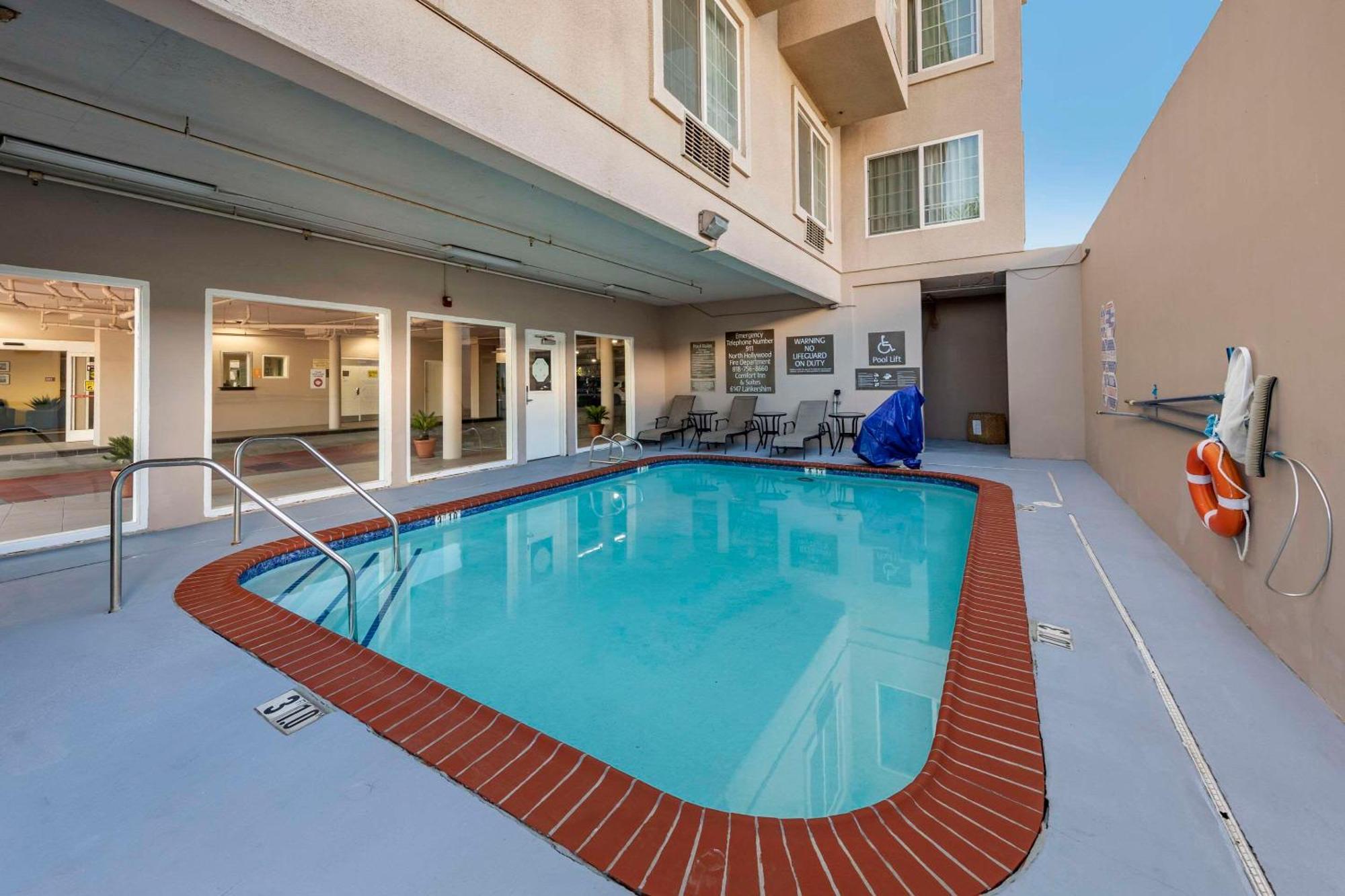 Comfort Inn & Suites Near Universal - N Hollywood - Burbank Los Angeles Exteriör bild