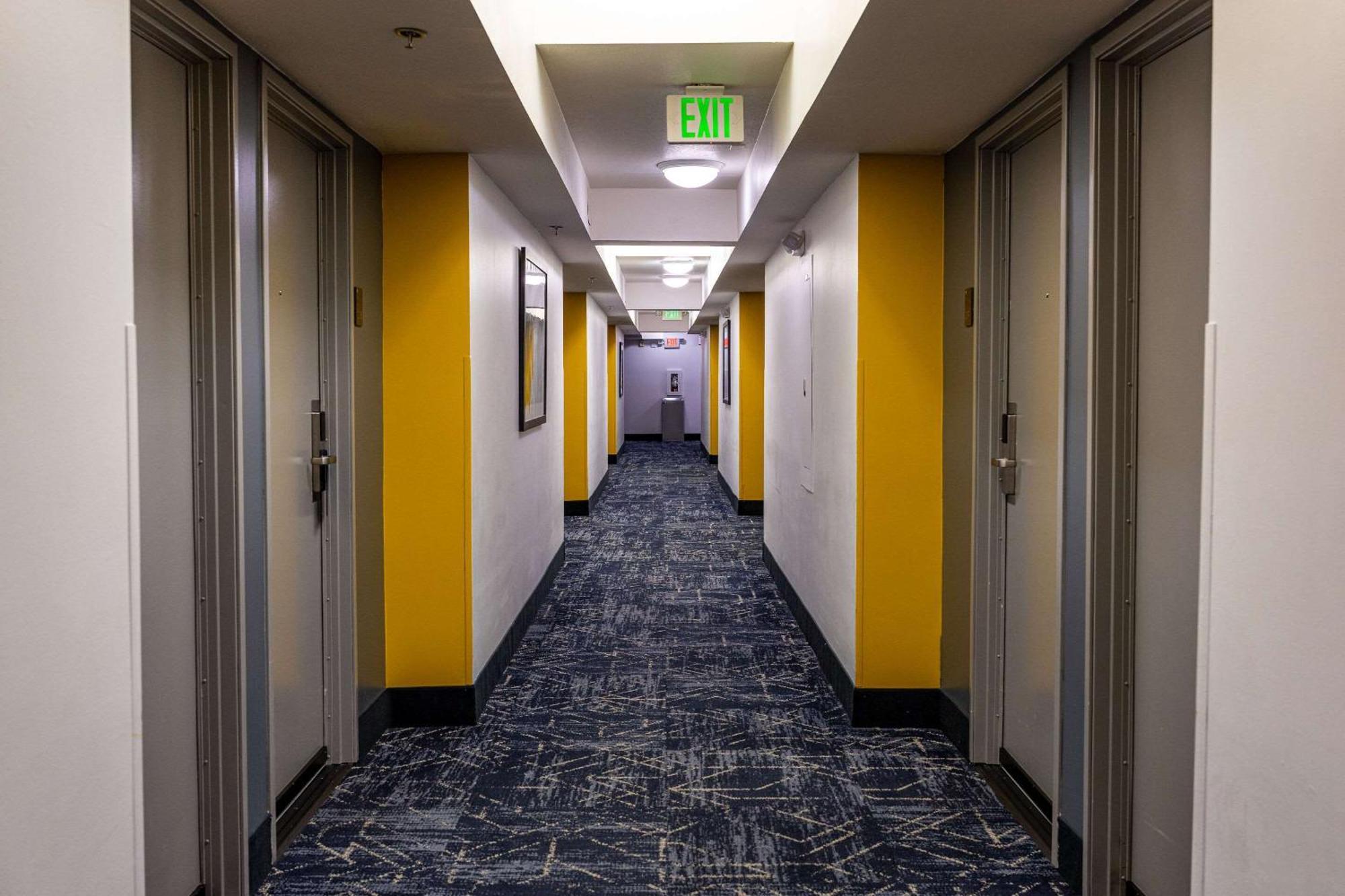 Comfort Inn & Suites Near Universal - N Hollywood - Burbank Los Angeles Exteriör bild