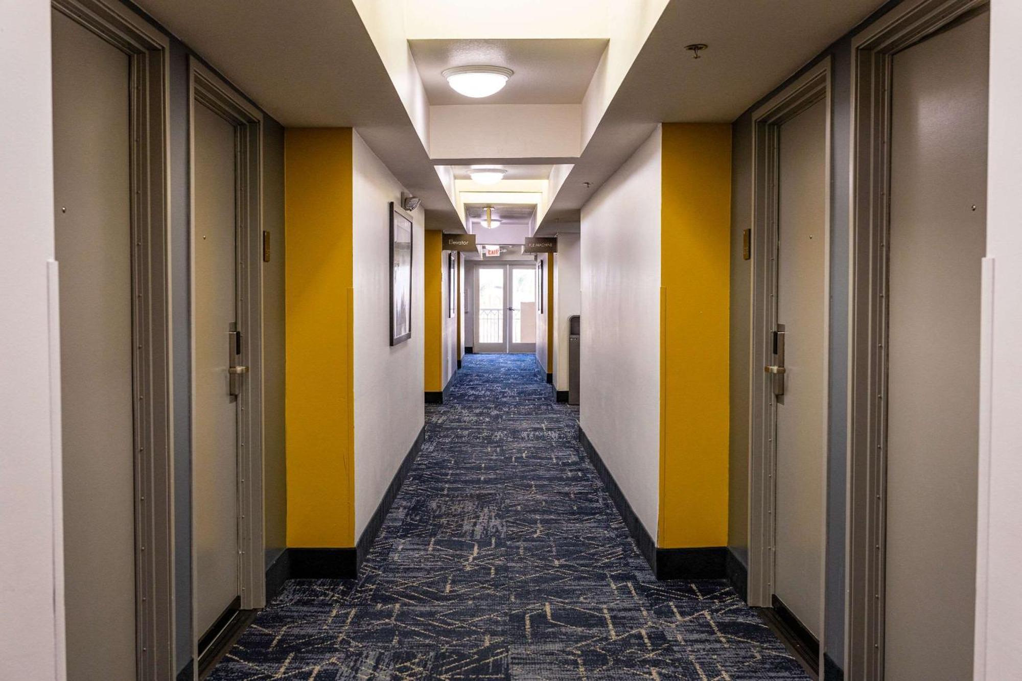 Comfort Inn & Suites Near Universal - N Hollywood - Burbank Los Angeles Exteriör bild